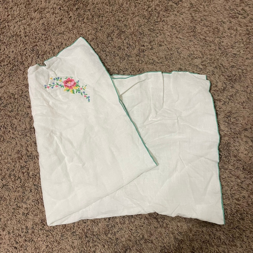 Vintage Embroidered Linen Tablecloth Floral Green Trim Kitchen Dining - Picture 2 of 2